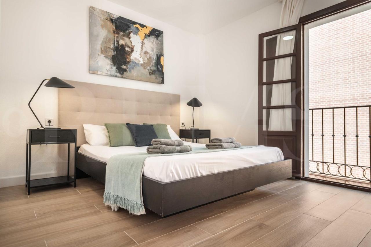 And Spacious With Parking On-site Apartment